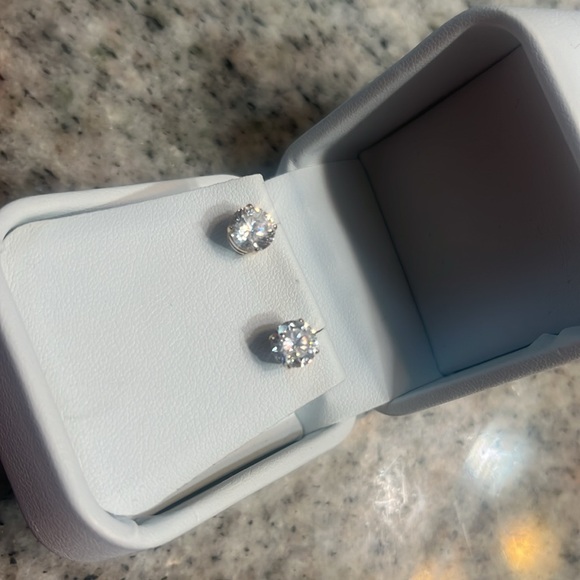 Lab created diamond studs. Agape Diamond Co . .80. Carat each - Picture 4 of 7